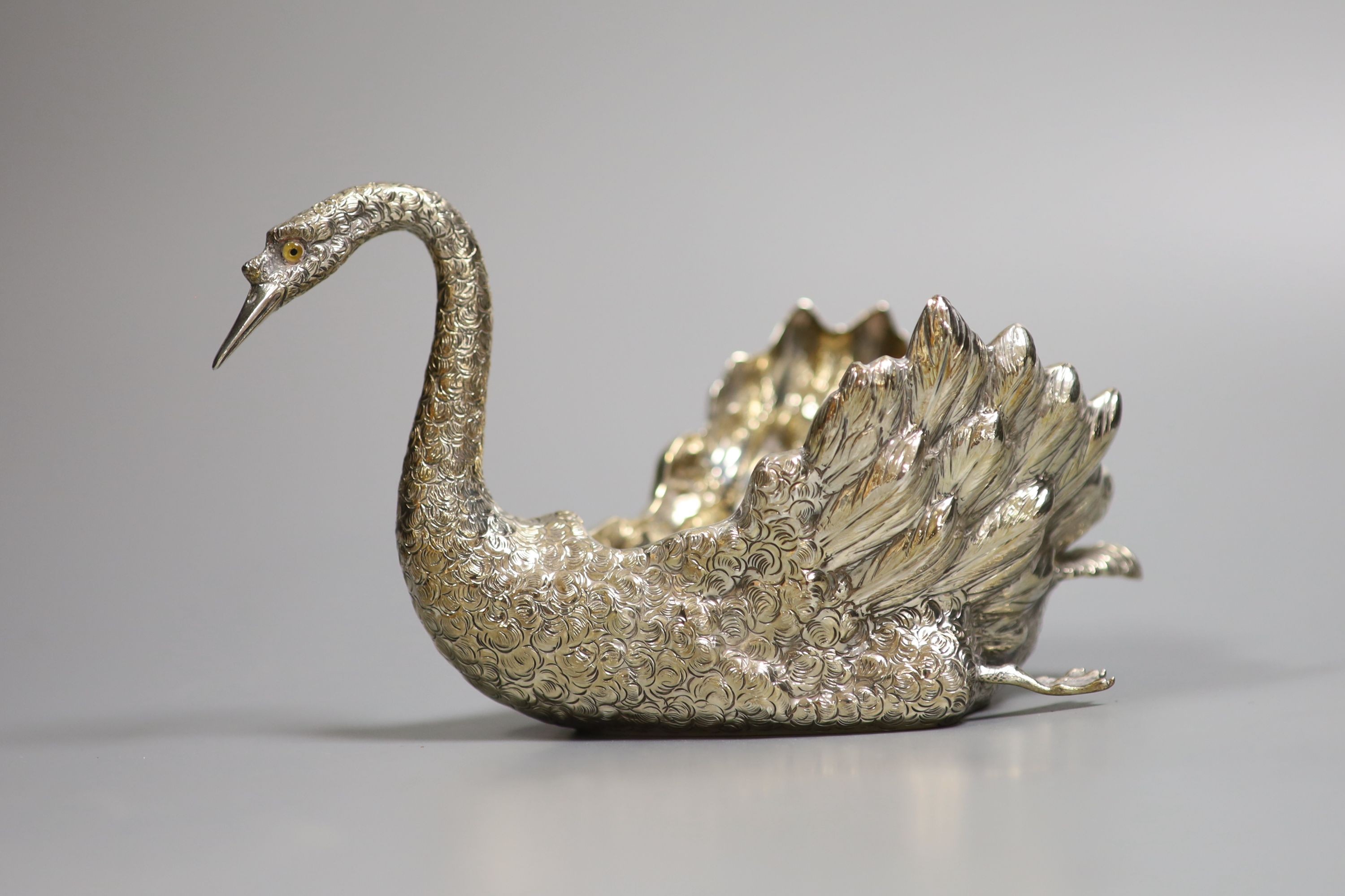 A 925 standard bon bon dish in the form of a swan, height 10.5cm, 7.5oz.